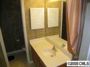 5003 Sharon Road, Unit H Charlotte, NC 28210 - Photo 5 of 8 a bathroom with a bathtub and a sink