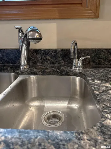 $376,900 | 12196 Laguna Drive, Marion, IL 62959