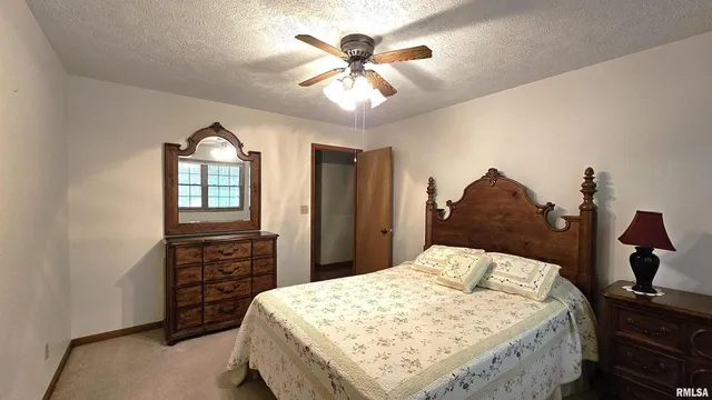 $376,900 | 12196 Laguna Drive, Marion, IL 62959