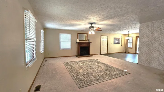 $376,900 | 12196 Laguna Drive, Marion, IL 62959
