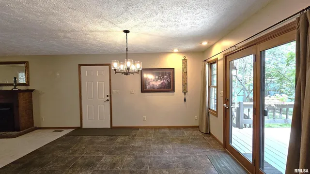 $376,900 | 12196 Laguna Drive, Marion, IL 62959