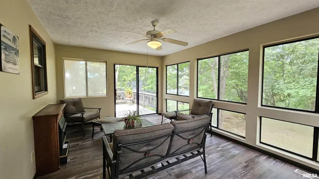 $376,900 | 12196 Laguna Drive, Marion, IL 62959