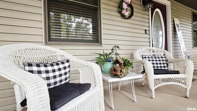 $376,900 | 12196 Laguna Drive, Marion, IL 62959