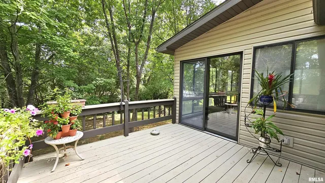 $376,900 | 12196 Laguna Drive, Marion, IL 62959