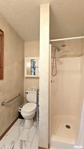 $376,900 | 12196 Laguna Drive, Marion, IL 62959