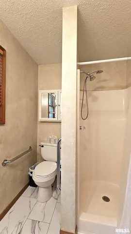 $376,900 | 12196 Laguna Drive, Marion, IL 62959