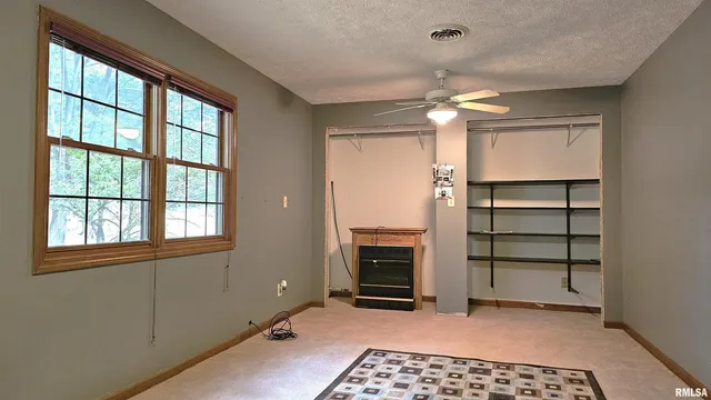 $376,900 | 12196 Laguna Drive, Marion, IL 62959