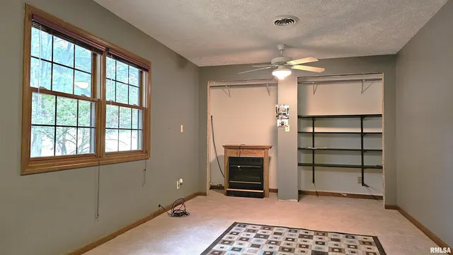 $376,900 | 12196 Laguna Drive, Marion, IL 62959