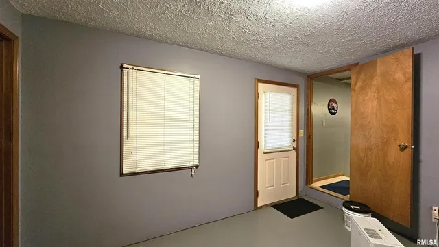 $376,900 | 12196 Laguna Drive, Marion, IL 62959