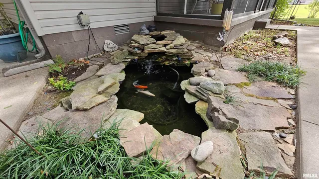 $376,900 | 12196 Laguna Drive, Marion, IL 62959