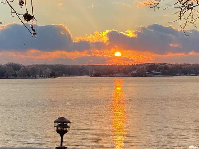 $376,900 | 12196 Laguna Drive, Marion, IL 62959