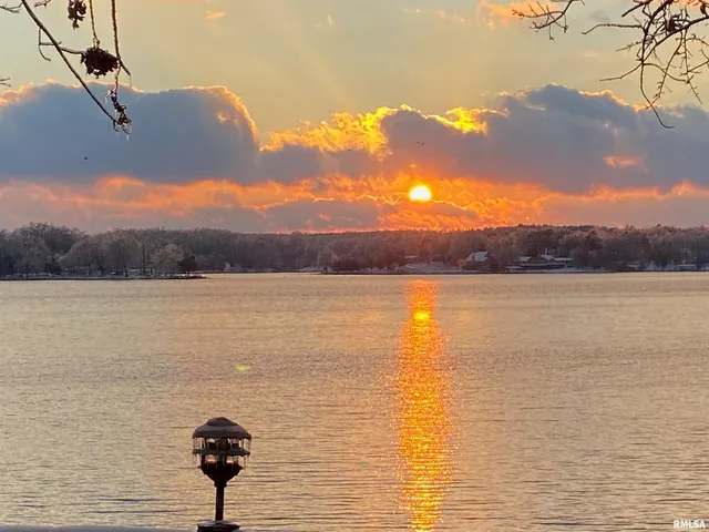 $376,900 | 12196 Laguna Drive, Marion, IL 62959