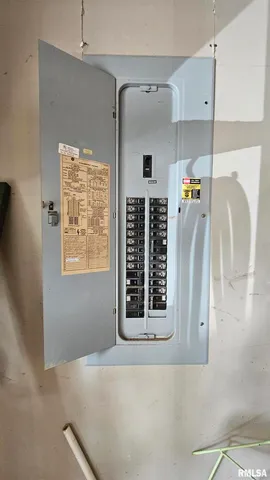 $376,900 | 12196 Laguna Drive, Marion, IL 62959