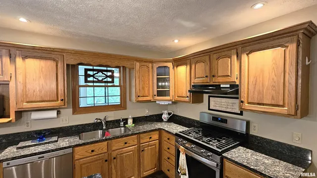 $376,900 | 12196 Laguna Drive, Marion, IL 62959