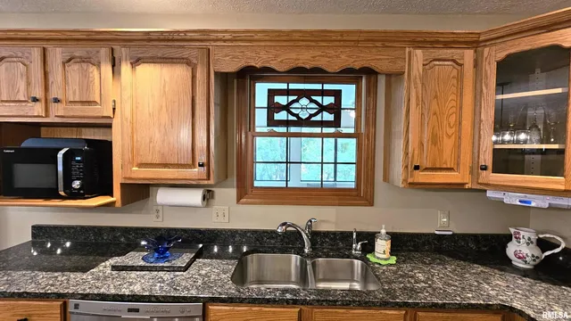 $376,900 | 12196 Laguna Drive, Marion, IL 62959