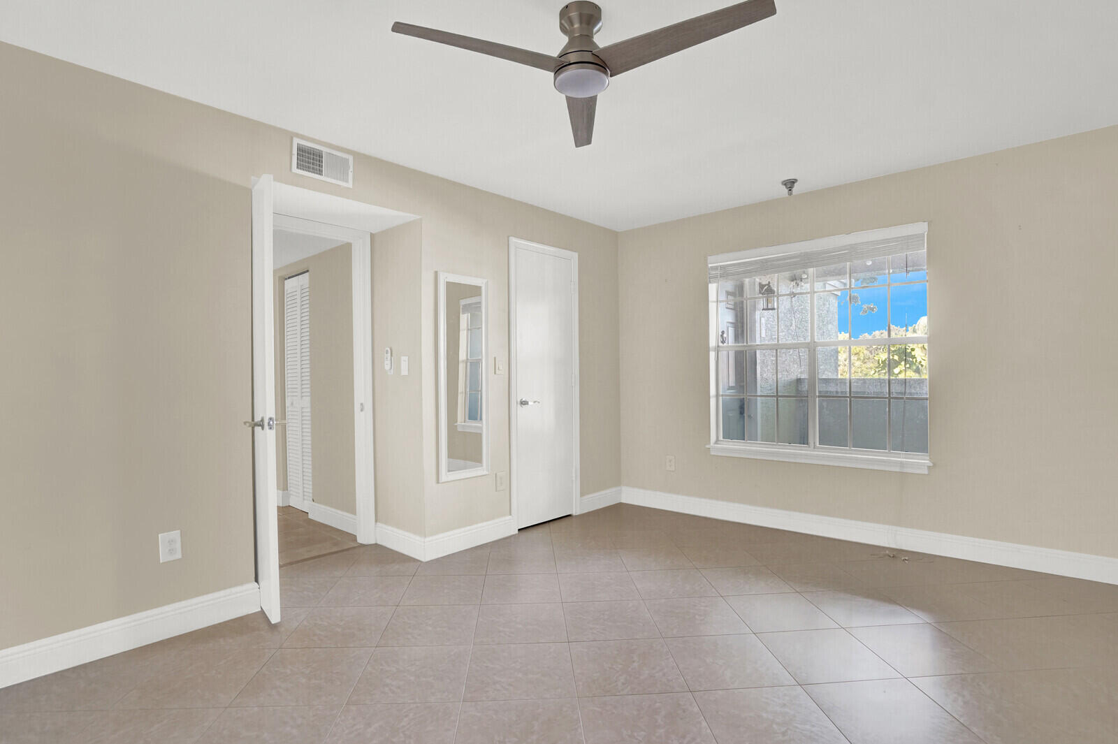 1215 Crystal Way, Unit N Delray Beach, FL 33444 - Photo 17 of 29 a view of an empty room with a window
