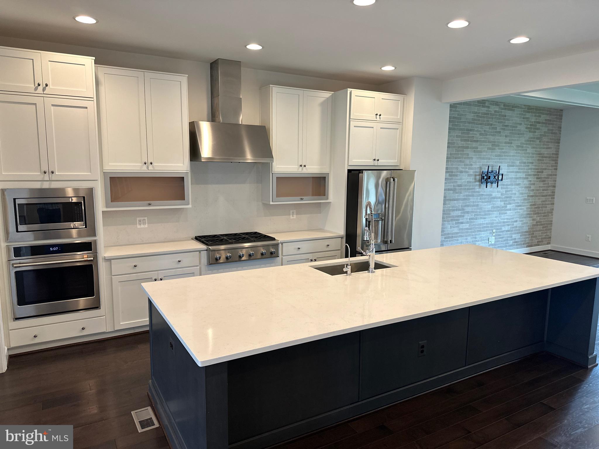 20265 Oak Bluff Drive Ashburn, VA 20147 - Photo 12 of 42 a kitchen with a stove a refrigerator and a sink
