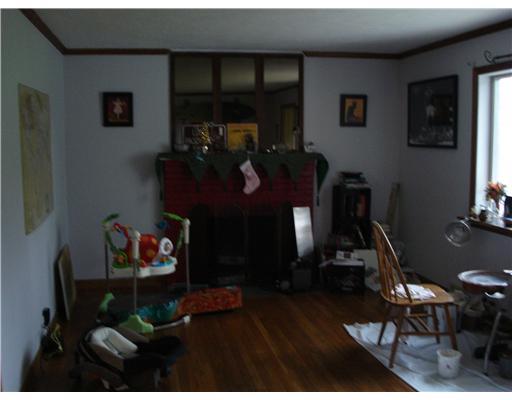 2749 Ridge Rd Extension Economy, PA 15005 - Photo 5 of 12 Living Room.