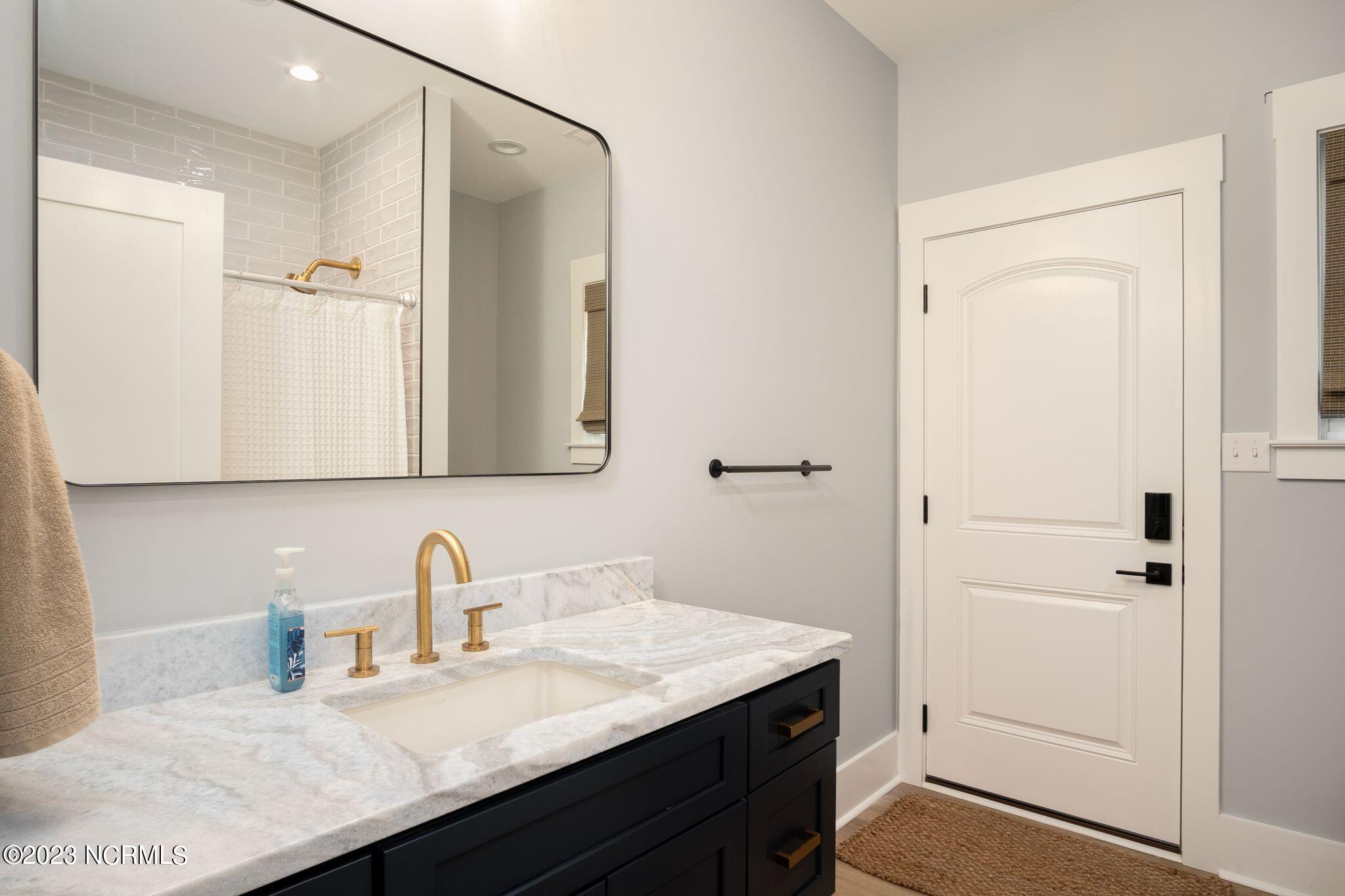 17 Gables Road New Bern, NC 28562 - Photo 98 of 129 Guest House - First Bathroom