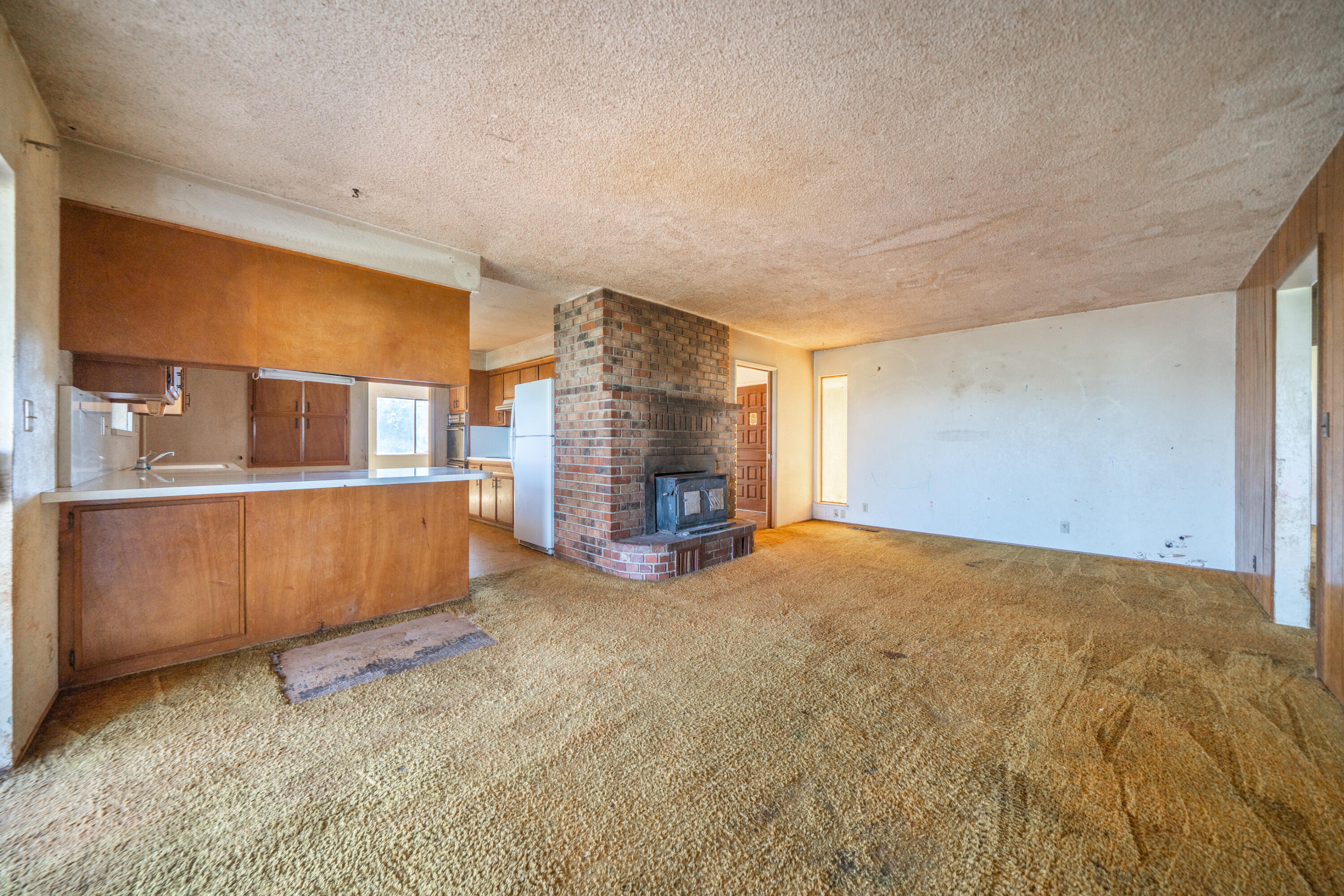 8743 Airport Road Redding, CA 96002 - Photo 12 of 39 DINING/FAMILY ROOM