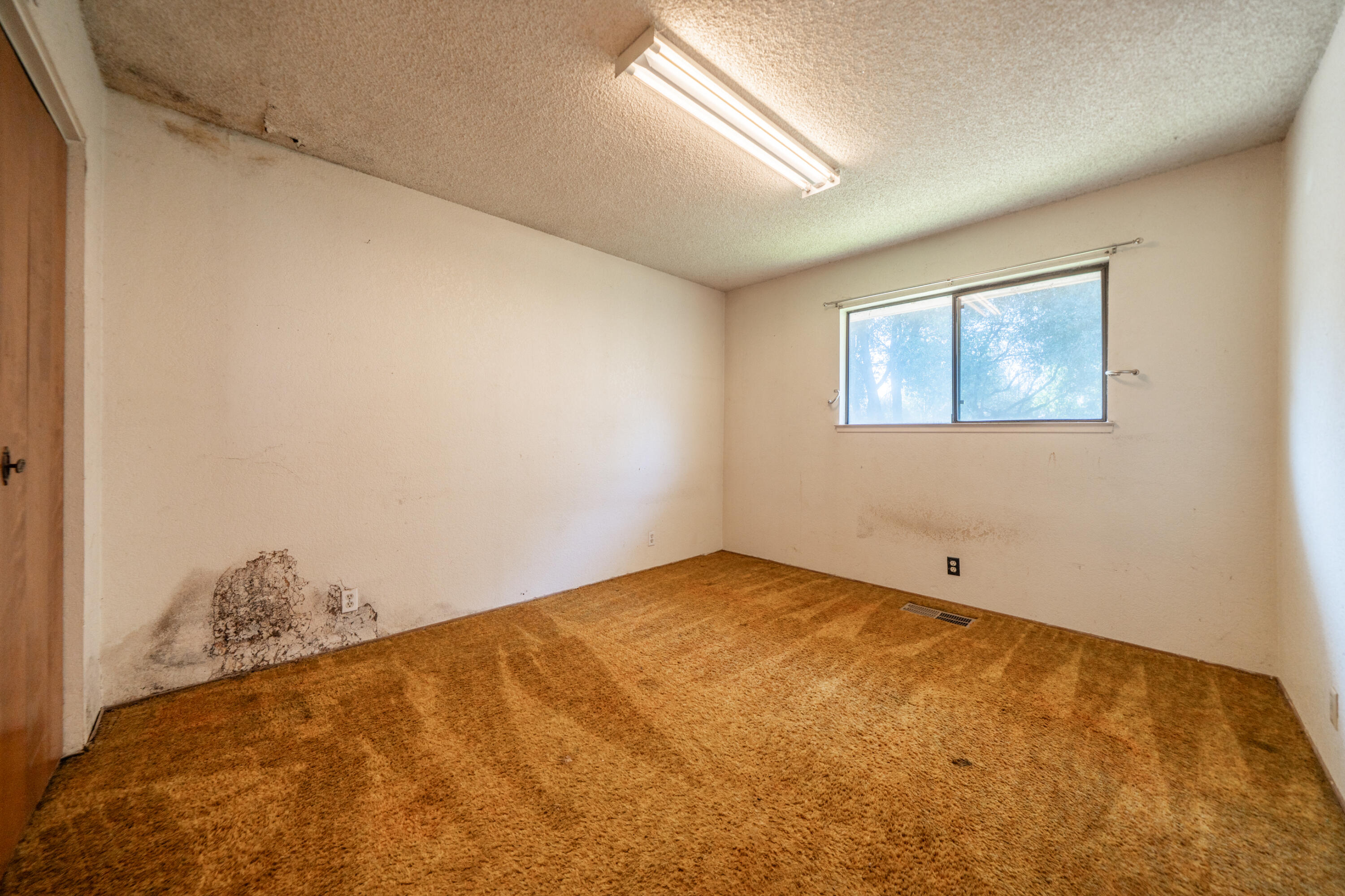 8743 Airport Road Redding, CA 96002 - Photo 13 of 39 BEDROOM 1