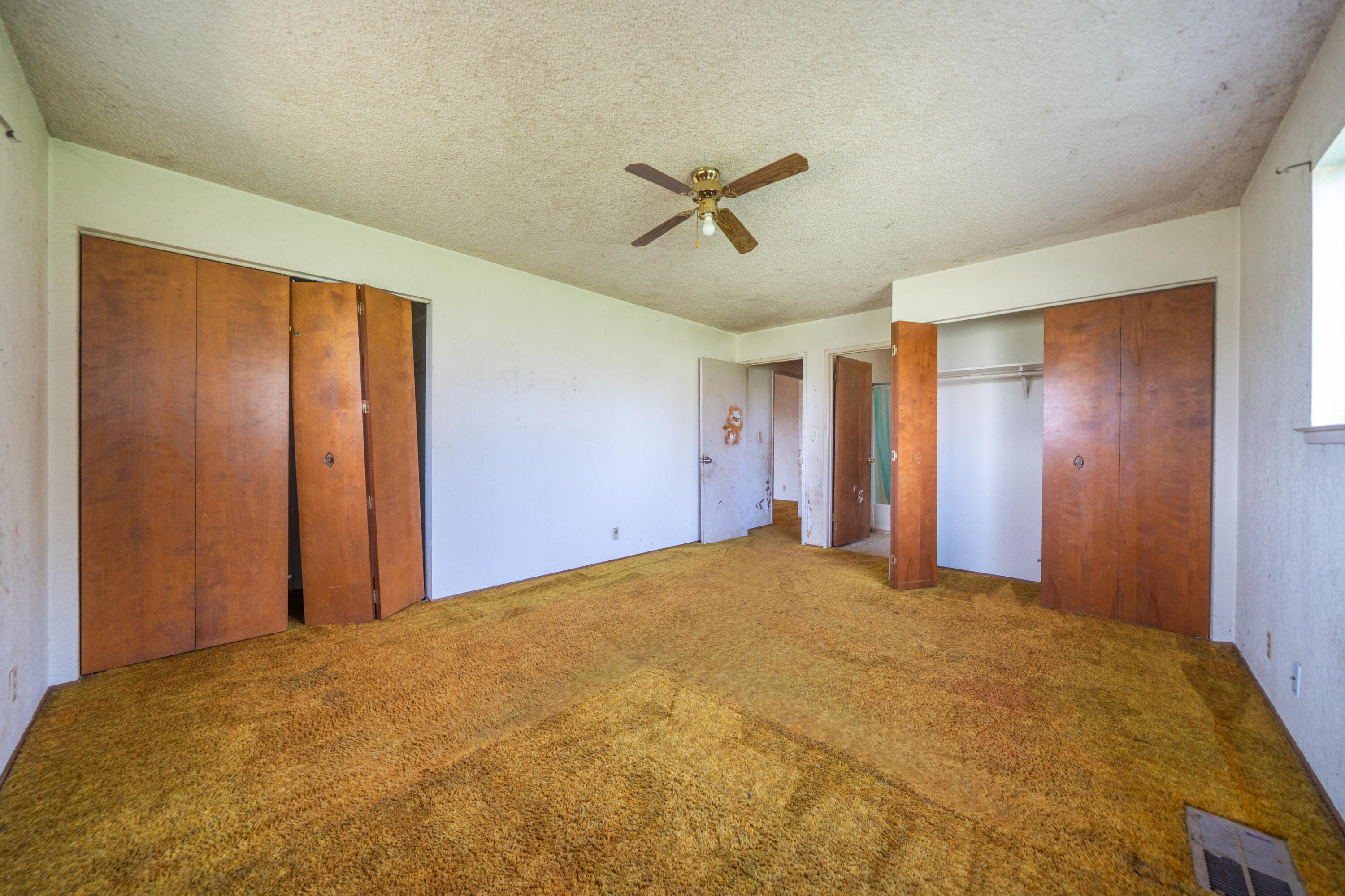 8743 Airport Road Redding, CA 96002 - Photo 20 of 39 PRIMARY BEDROOM WITH 2 CLOSETS