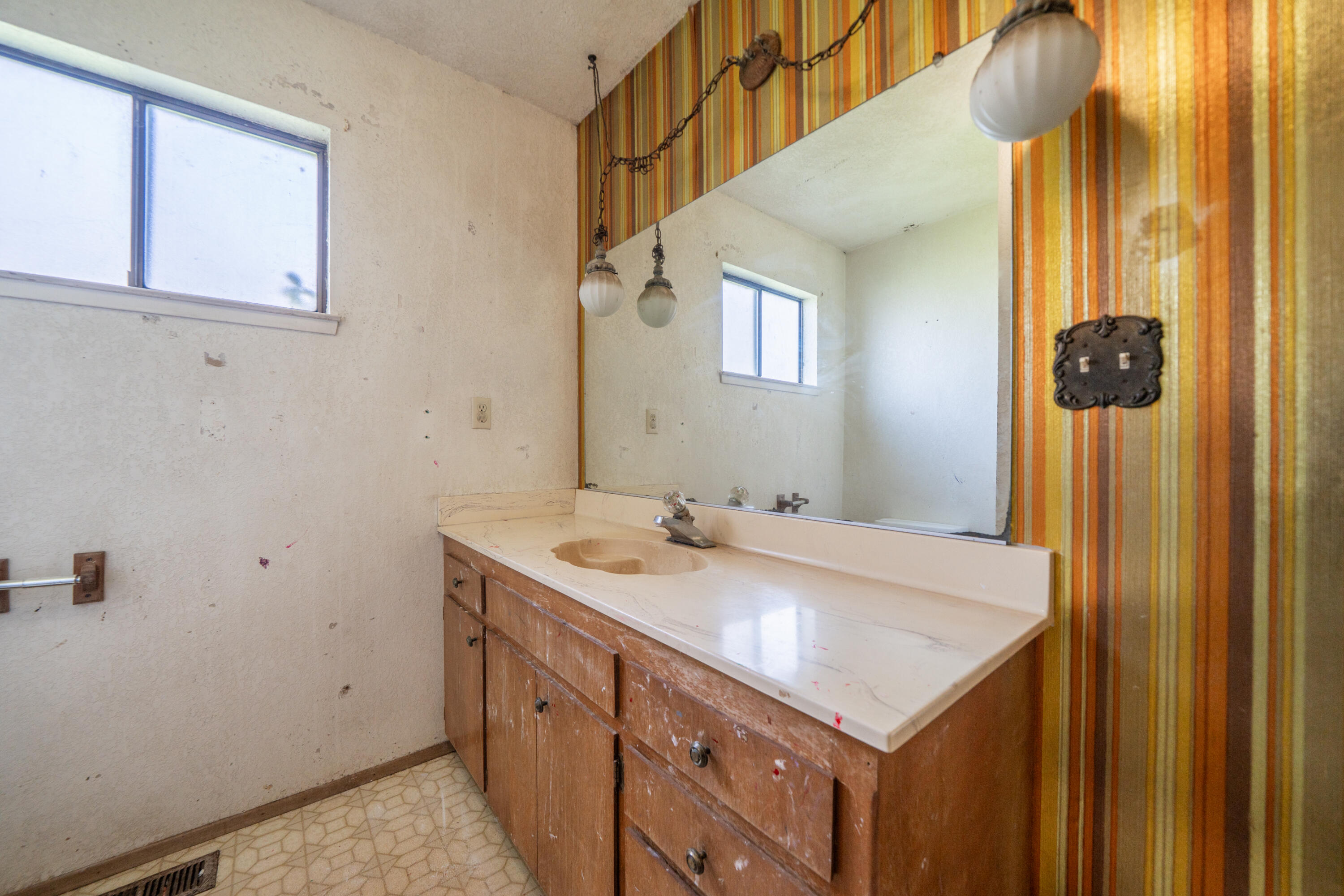 8743 Airport Road Redding, CA 96002 - Photo 21 of 39 PRIMARY BATHROOM
