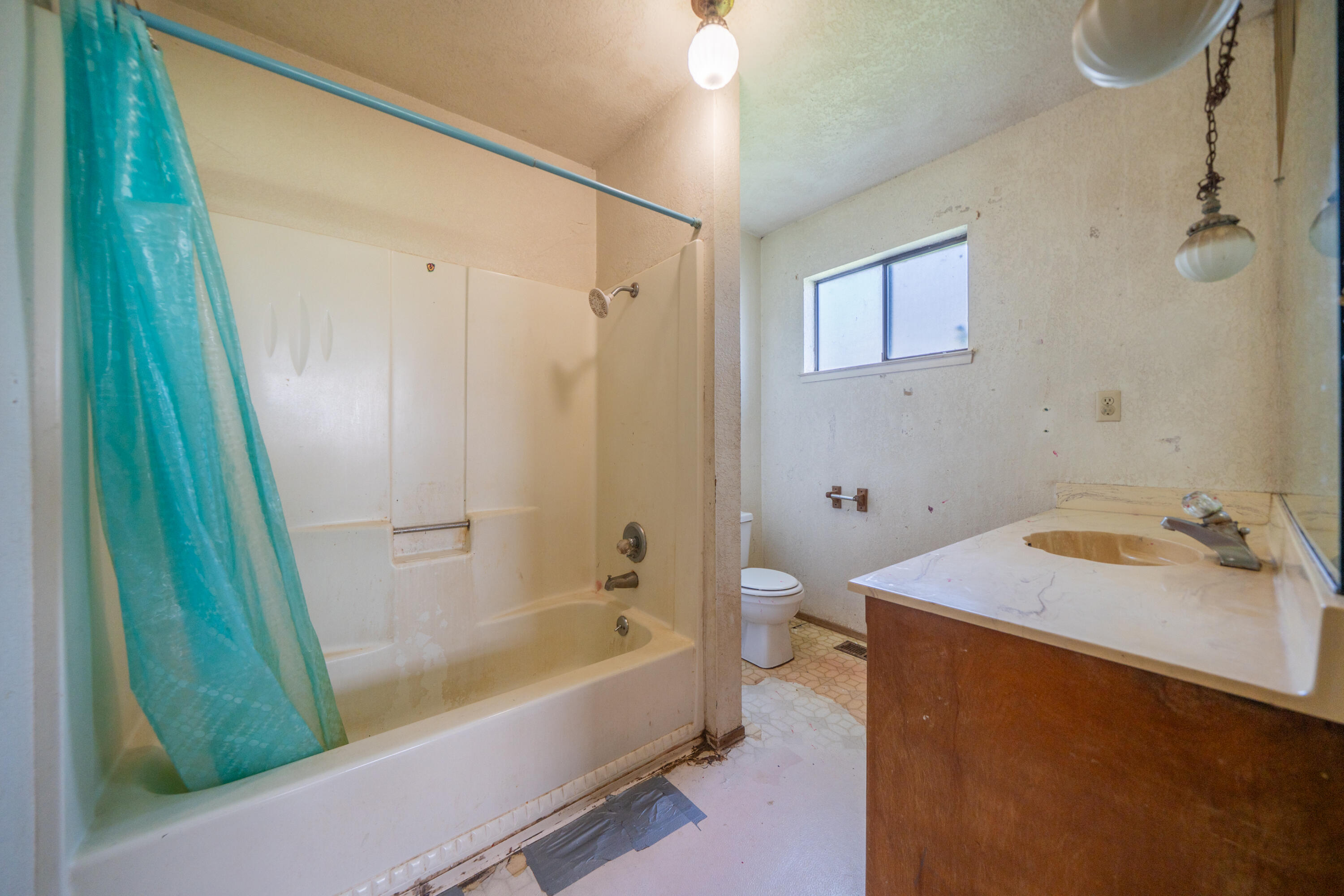 8743 Airport Road Redding, CA 96002 - Photo 22 of 39 PRIMARY BATHROOM