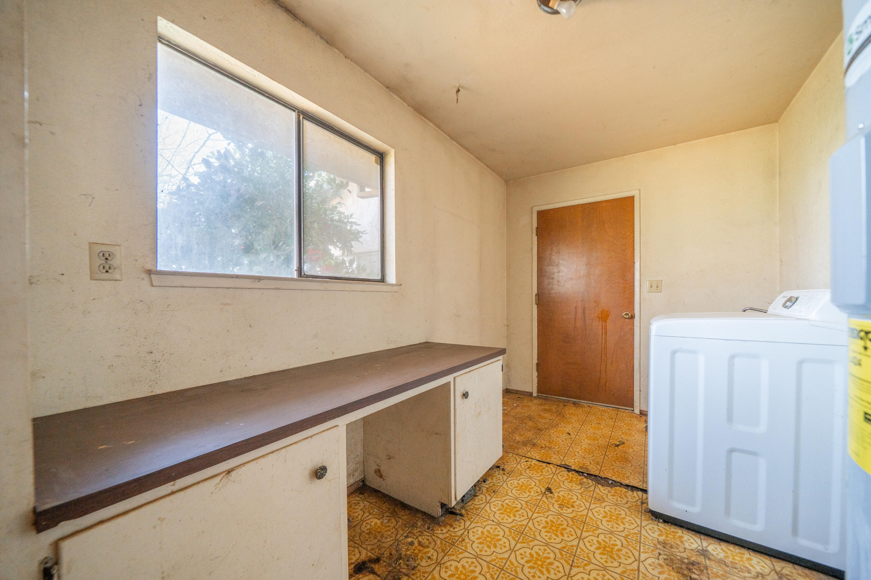 8743 Airport Road Redding, CA 96002 - Photo 23 of 39 PANTRY/LAUNDRY ROOM