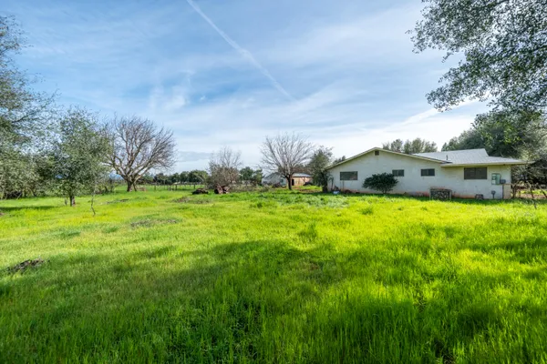 $750,000 | 8743 Airport Road, Redding, CA 96002