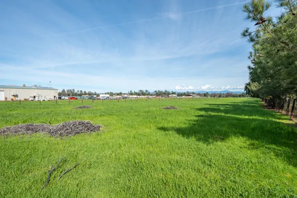 $750,000 | 8743 Airport Road, Redding, CA 96002