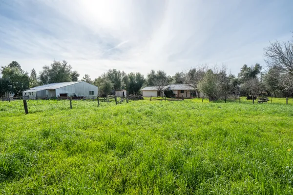 $750,000 | 8743 Airport Road, Redding, CA 96002