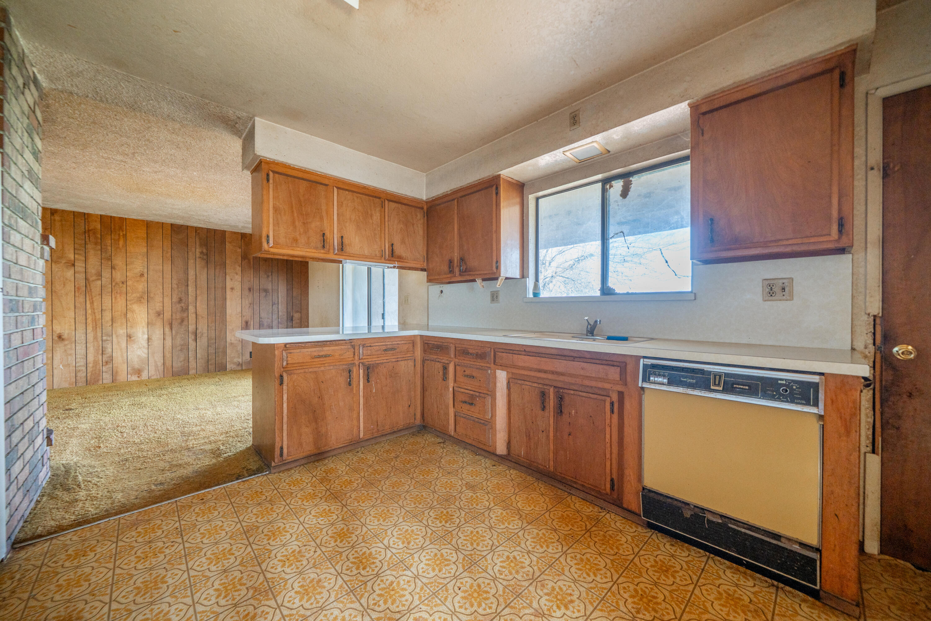 8743 Airport Road Redding, CA 96002 - Photo 8 of 39 KITCHEN TOWARD DINING/FAMILY ROOM