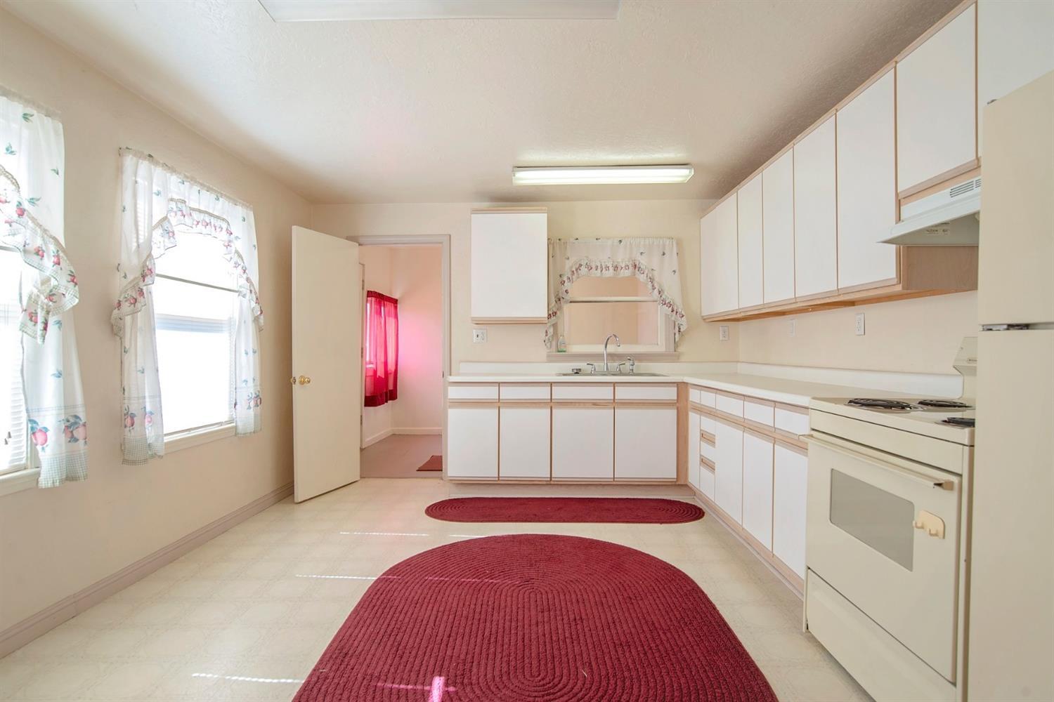 6035 Table Rock Road Central Point, OR 97502 - Photo 6 of 13 Additional Photo