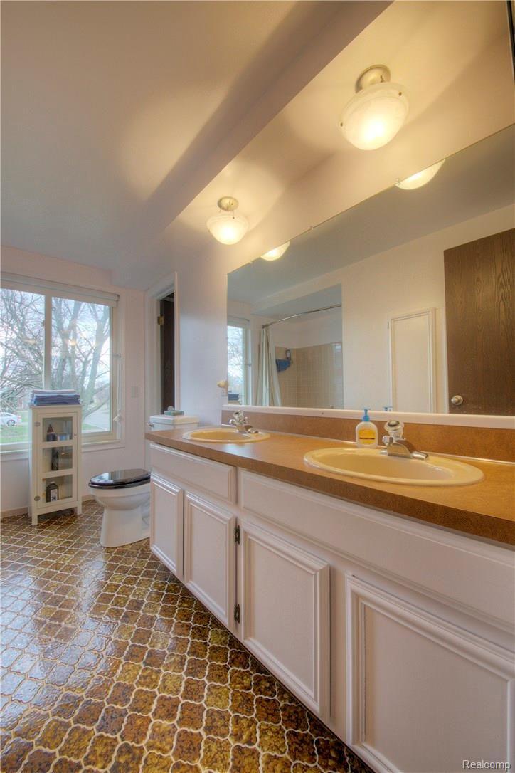 46548 Maidstone Road Canton, MI 48187 - Photo 24 of 32 24 M BAT.jpg
