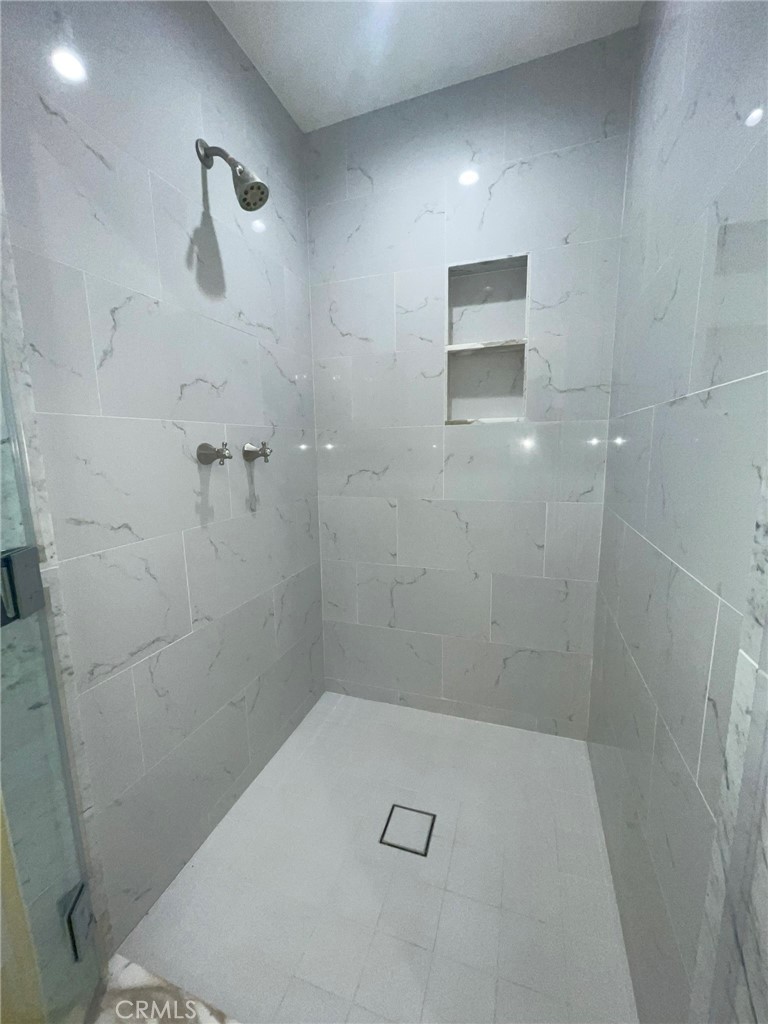 135 Canon Drive Beverly Hills, CA 90212 - Photo 23 of 42 a bathroom with a shower