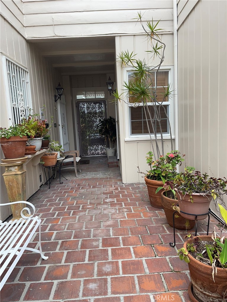 135 Canon Drive Beverly Hills, CA 90212 - Photo 33 of 42 a building outdoor space with lounge chair and potted plants