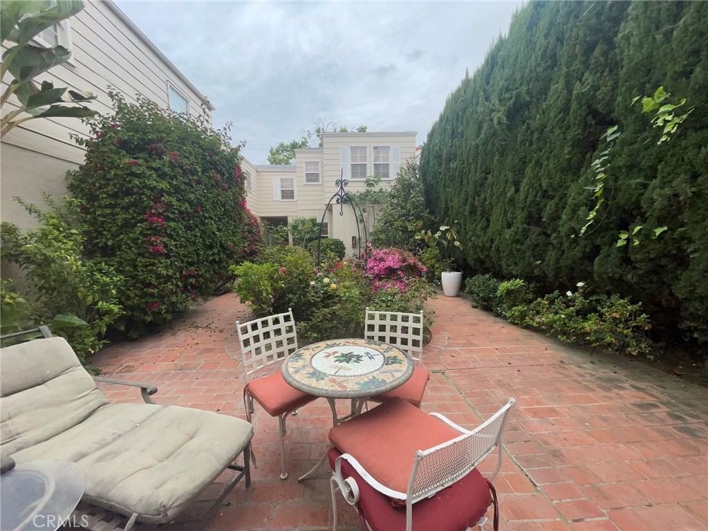 135 Canon Drive Beverly Hills, CA 90212 - Photo 39 of 42 a view of a patio with table and chairs and potted plants