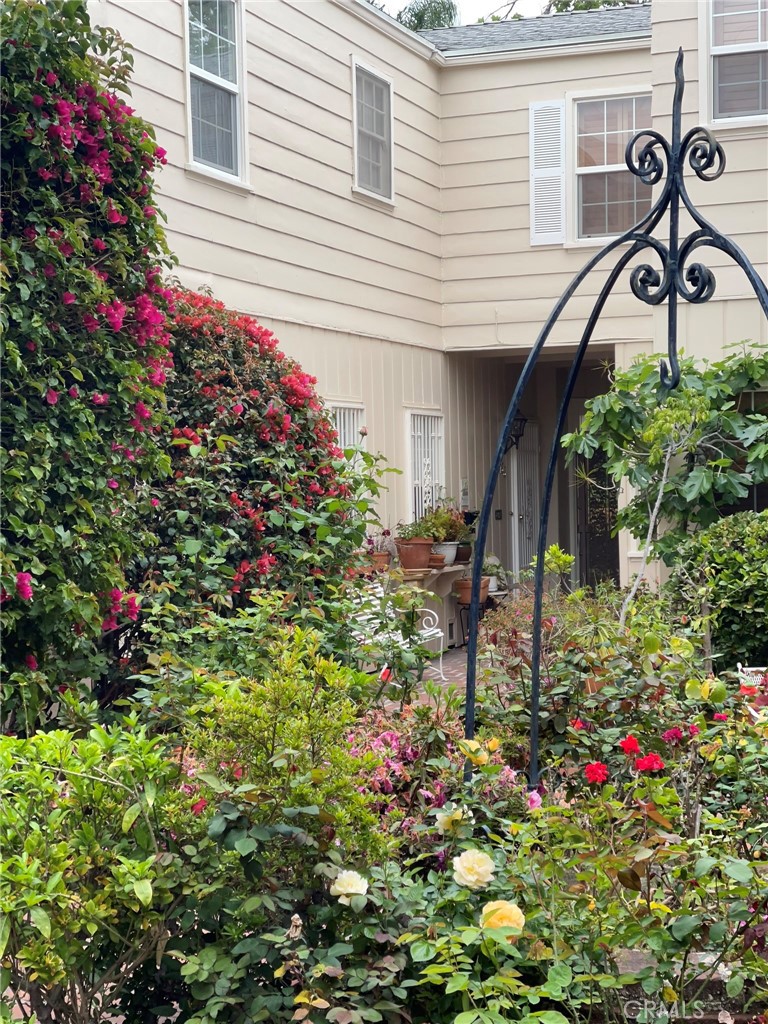 135 Canon Drive Beverly Hills, CA 90212 - Photo 40 of 42 a view of a house with a flower garden