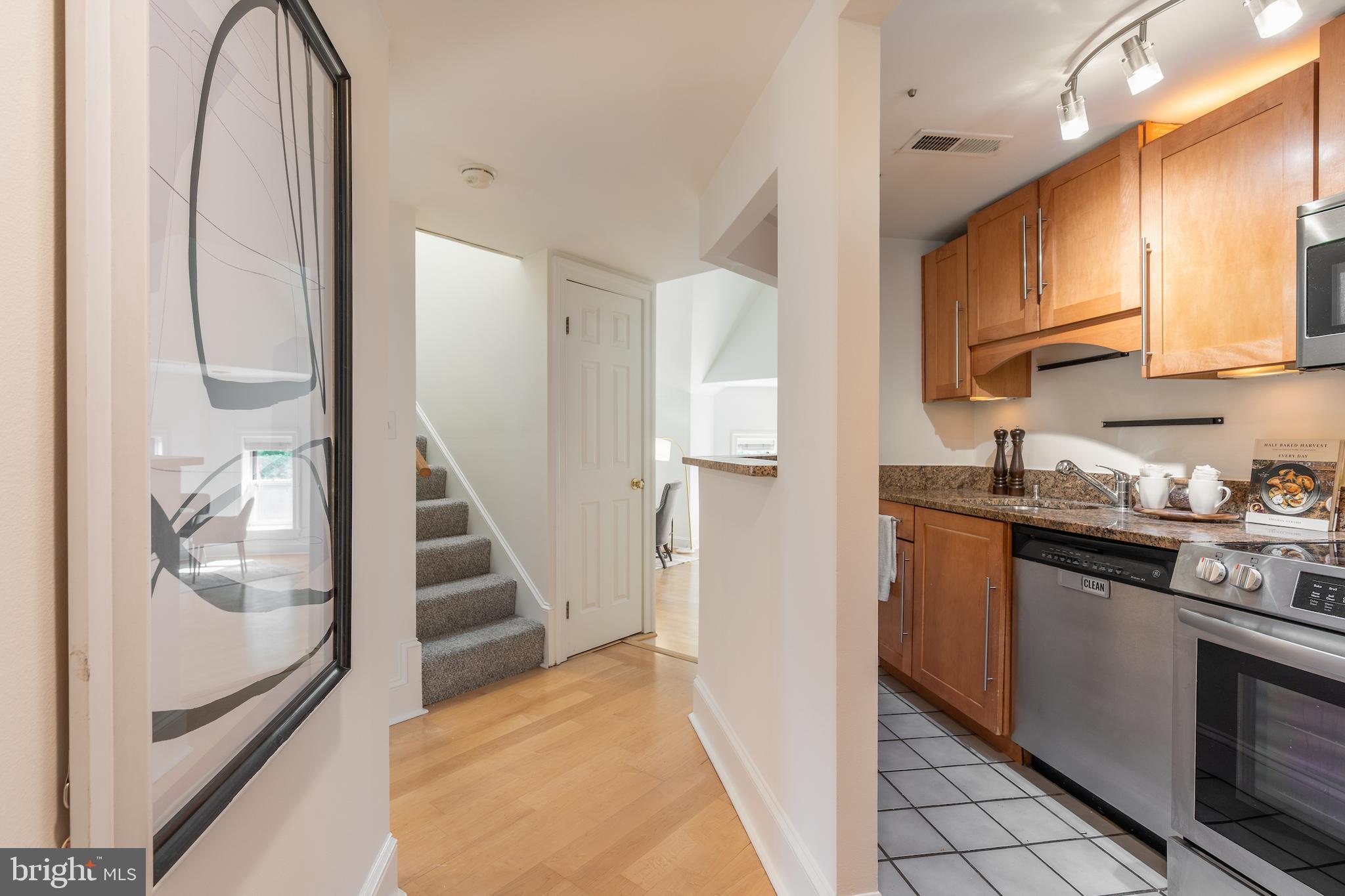 350 9th Street Southeast, Unit 26 Washington, DC 20003 - Photo 11 of 34