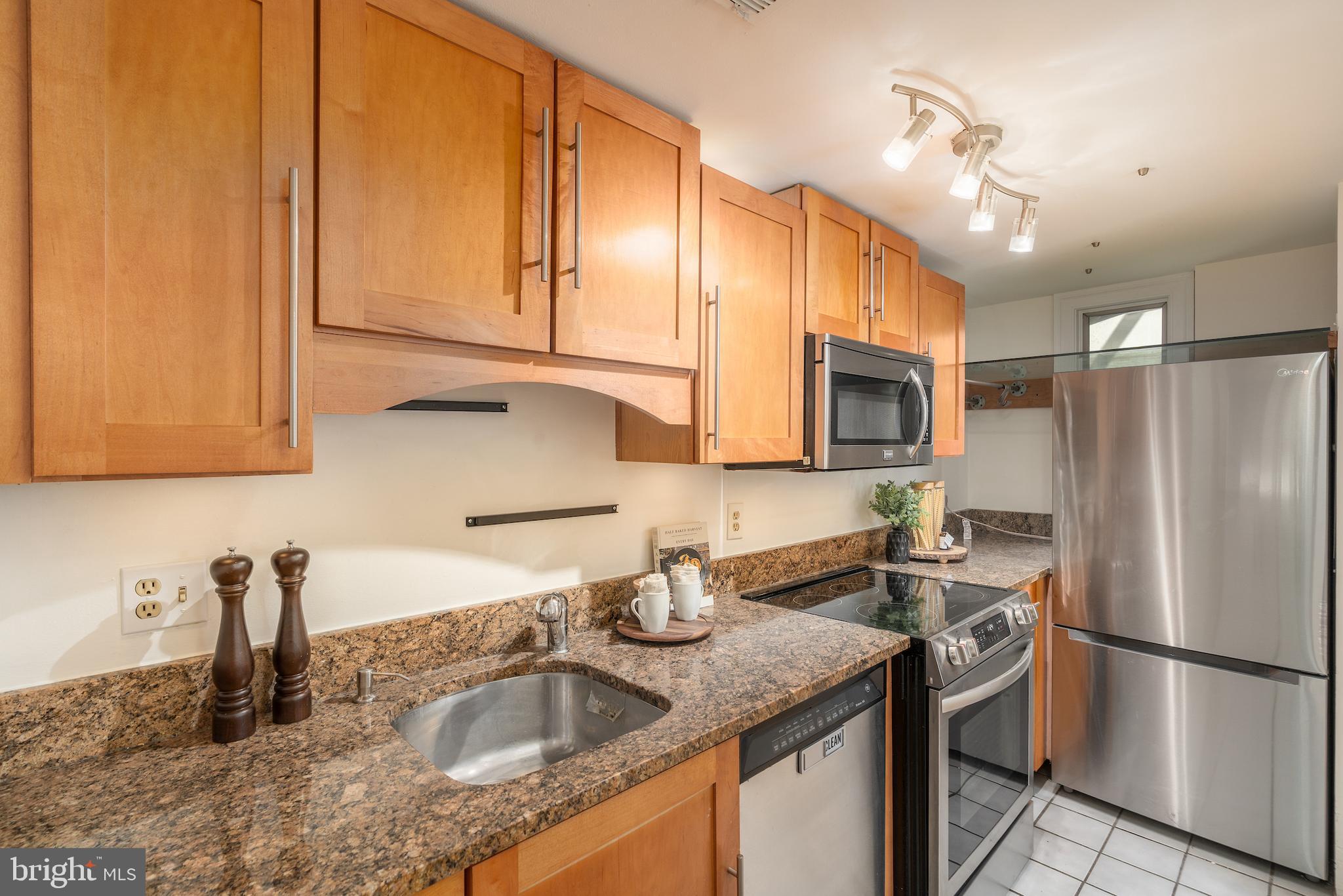 350 9th Street Southeast, Unit 26 Washington, DC 20003 - Photo 13 of 34