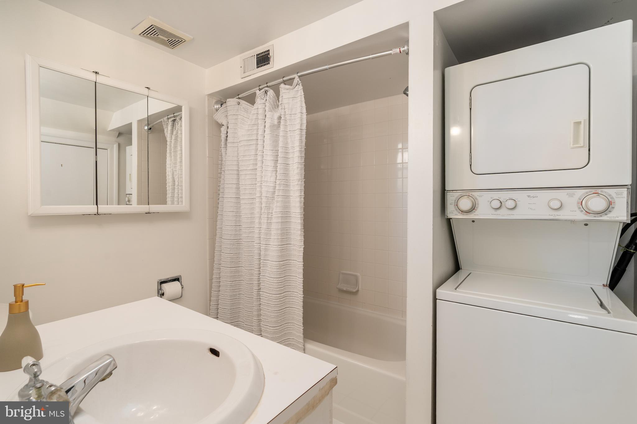 350 9th Street Southeast, Unit 26 Washington, DC 20003 - Photo 21 of 34