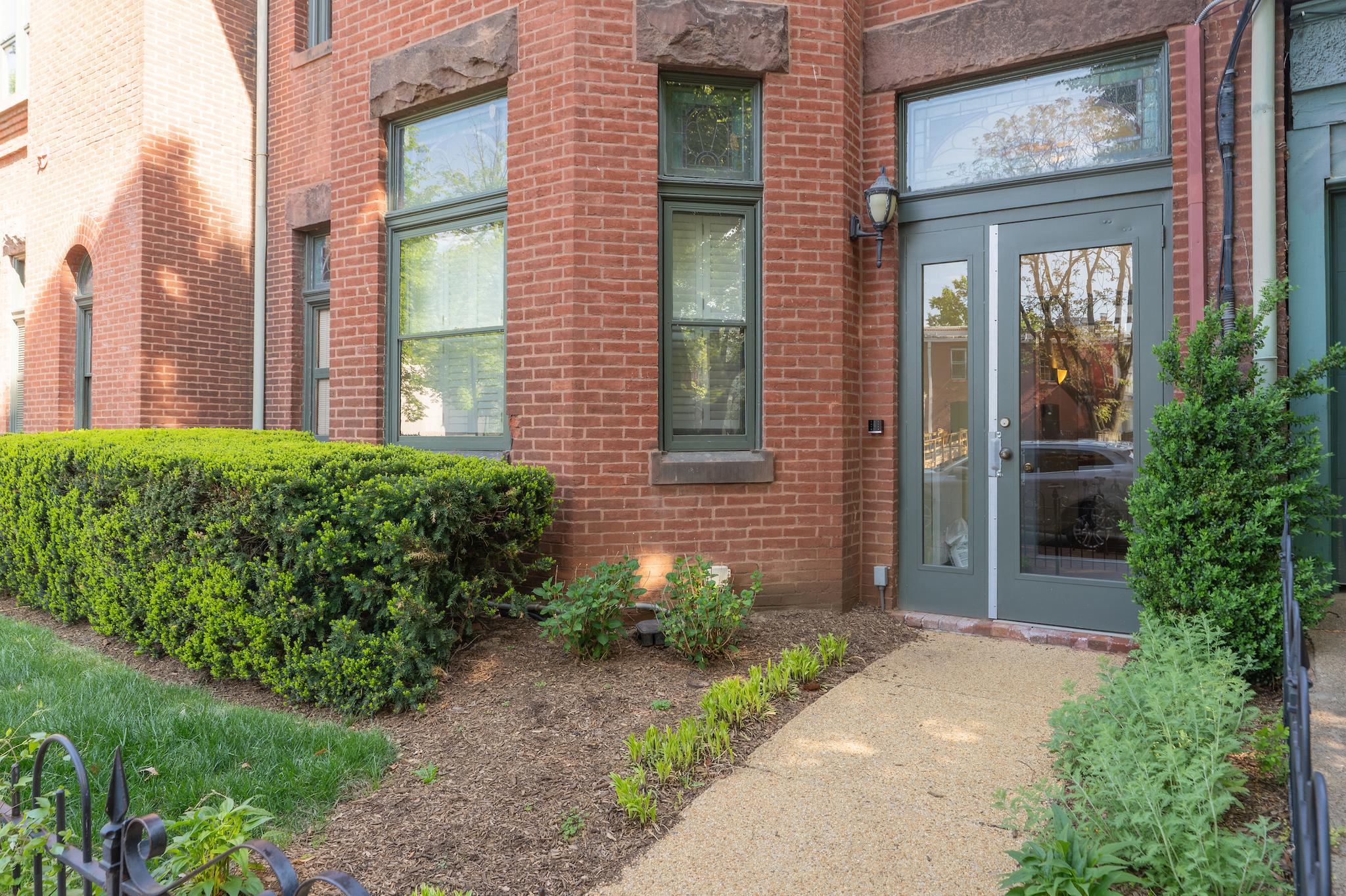 350 9th Street Southeast, Unit 26 Washington, DC 20003 - Photo 30 of 34 side entrance, for easy access to #26
