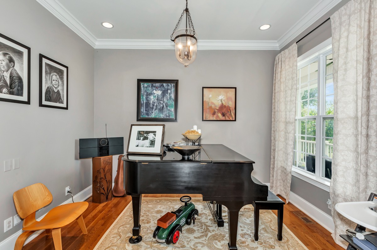 983 Veto Road Prospect, TN 38477 - Photo 12 of 43 a view of a livingroom with furniture and a window