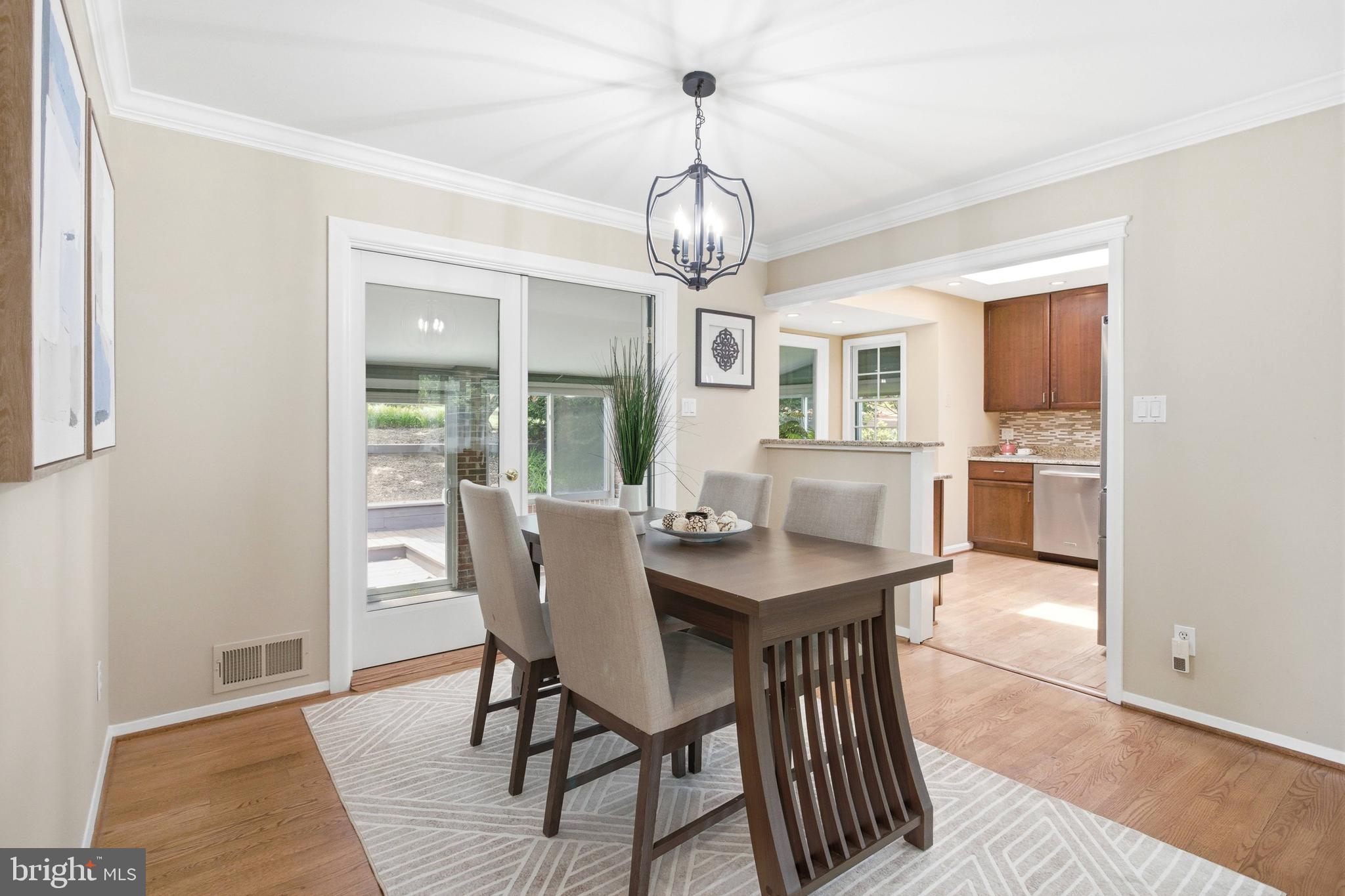 5300 Queensberry Avenue Springfield, VA 22151 - Photo 9 of 63