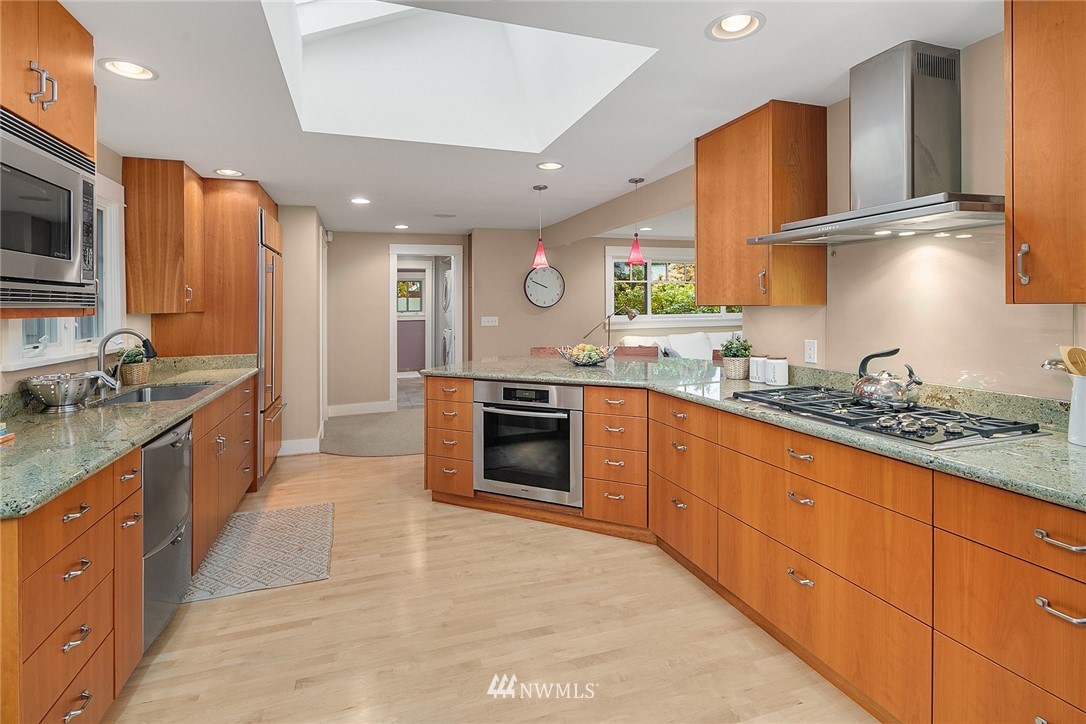 5400 Northeast Windermere Road Seattle, WA 98105 - Photo 8 of 19 Gallery Image 8