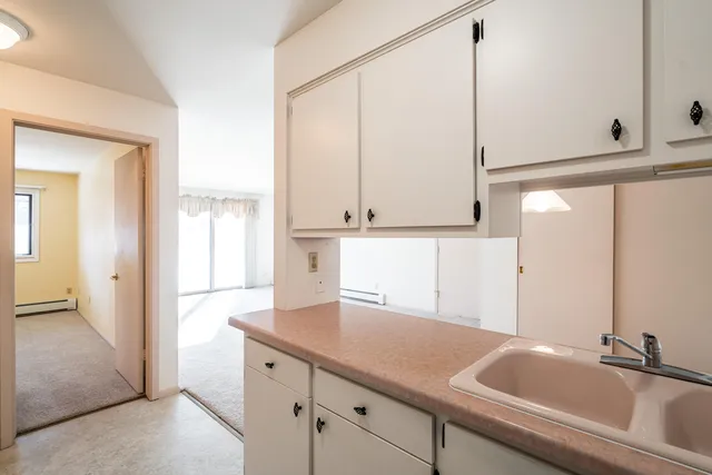 $124,900 | 8530 West Waterford Avenue, Unit 5, Greenfield, WI 53228