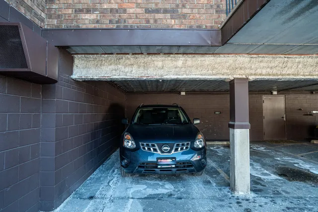 $124,900 | 8530 West Waterford Avenue, Unit 5, Greenfield, WI 53228