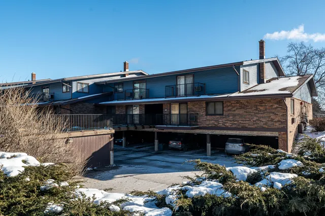 $124,900 | 8530 West Waterford Avenue, Unit 5, Greenfield, WI 53228