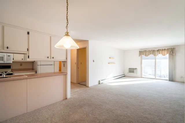 $124,900 | 8530 West Waterford Avenue, Unit 5, Greenfield, WI 53228